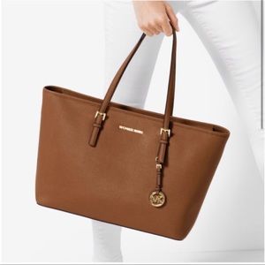 Gently used Micheal Kors Jet set tote large!